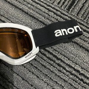 White Anon goggles with black strap,  orange lens